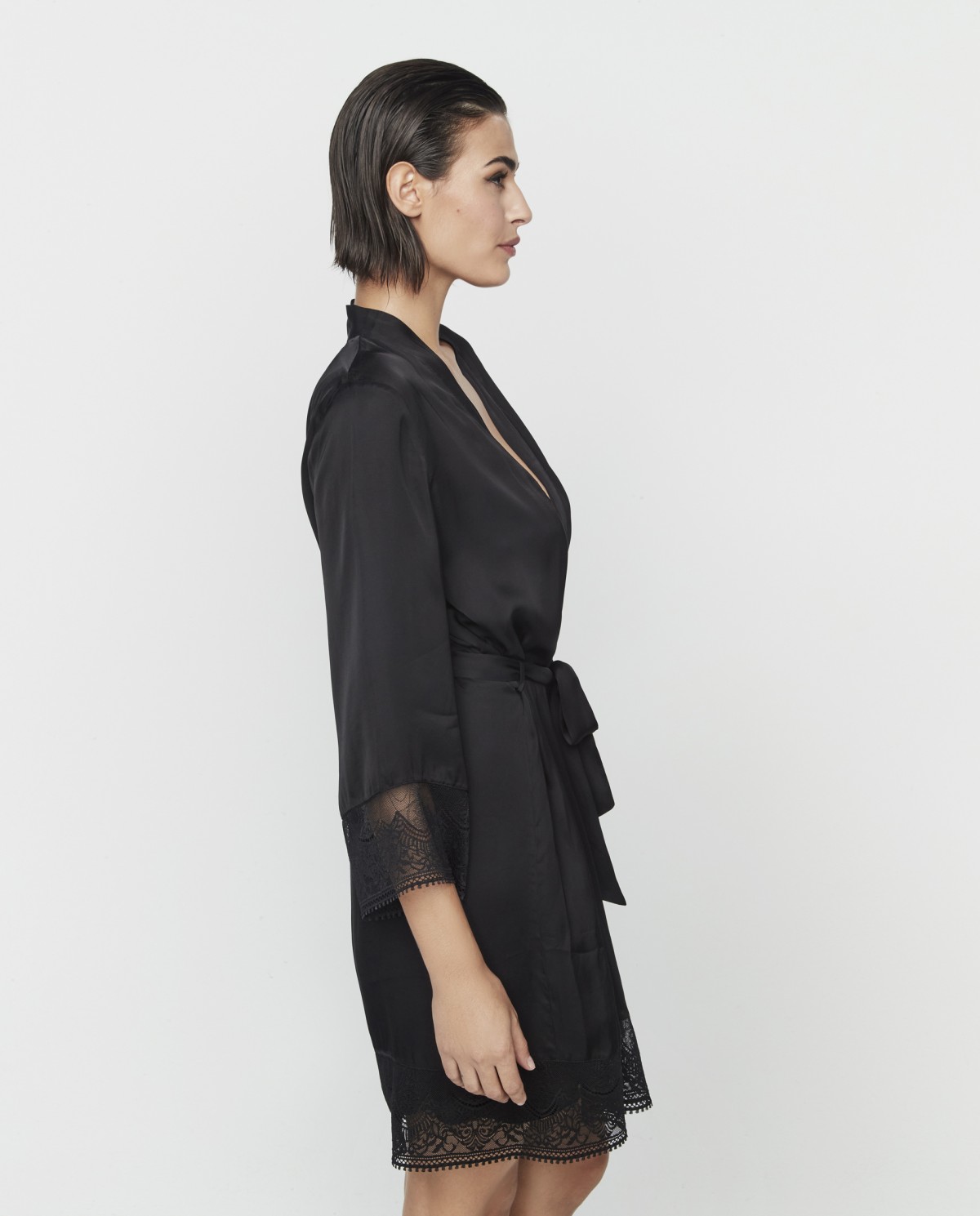 bata-lencera-corta-by-pilar-rubio-90971-004-negro (4) Bata lencera corta Selmark E90971