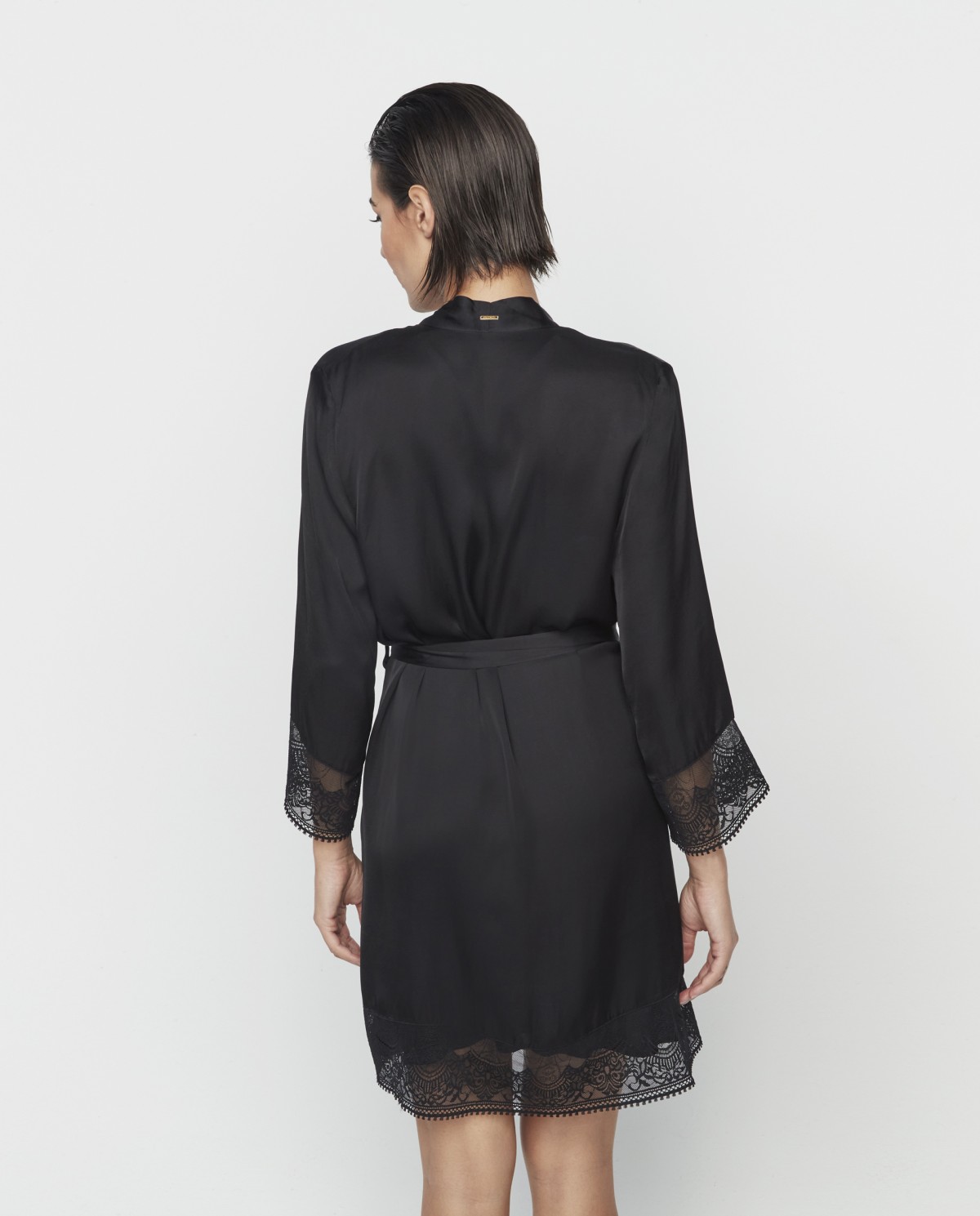 bata-lencera-corta-by-pilar-rubio-90971-004-negro (7)