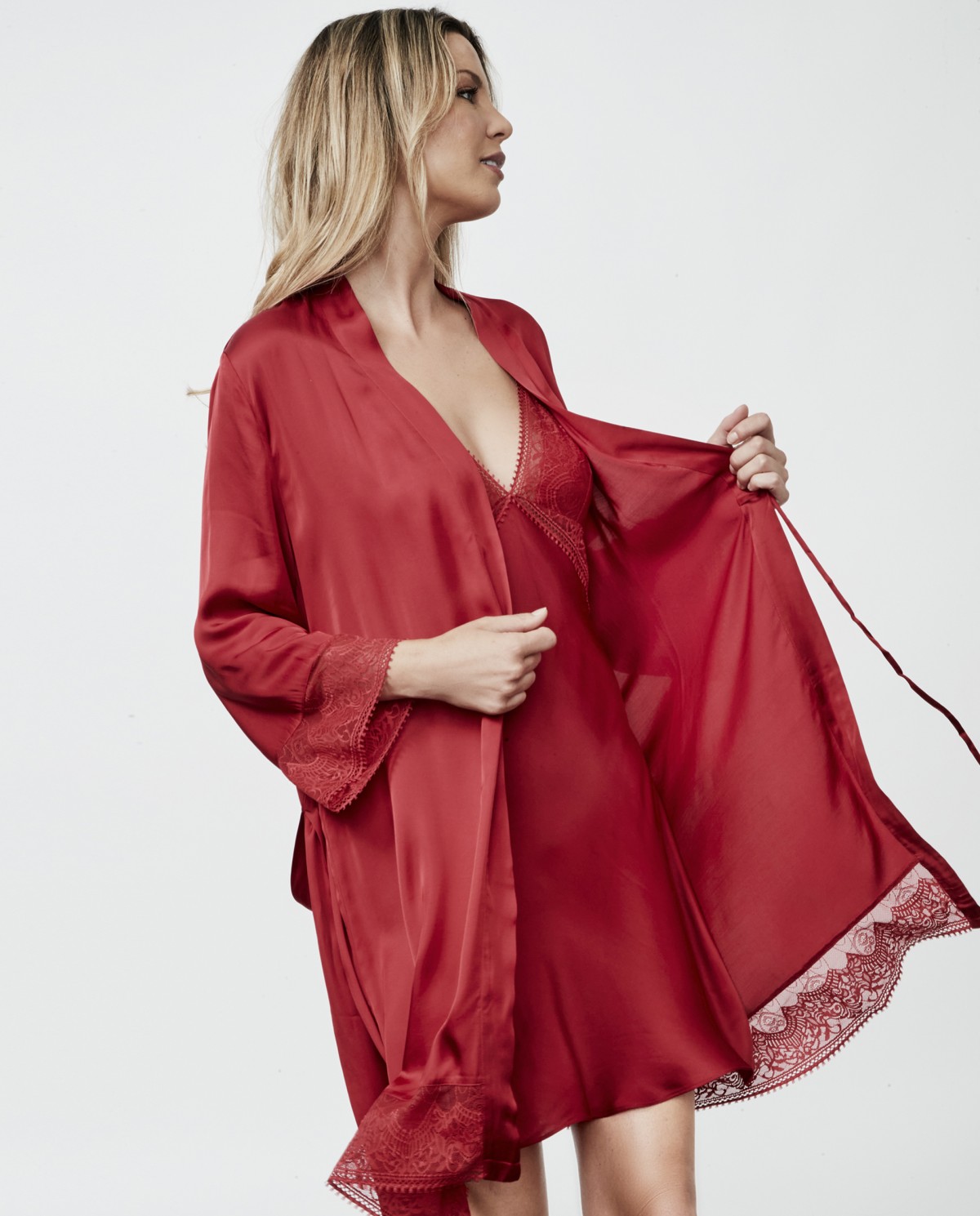 camisón-lencero-corto-by-pilar-rubio-90960-117-rojo (4) Bata lencera corta Selmark E90971