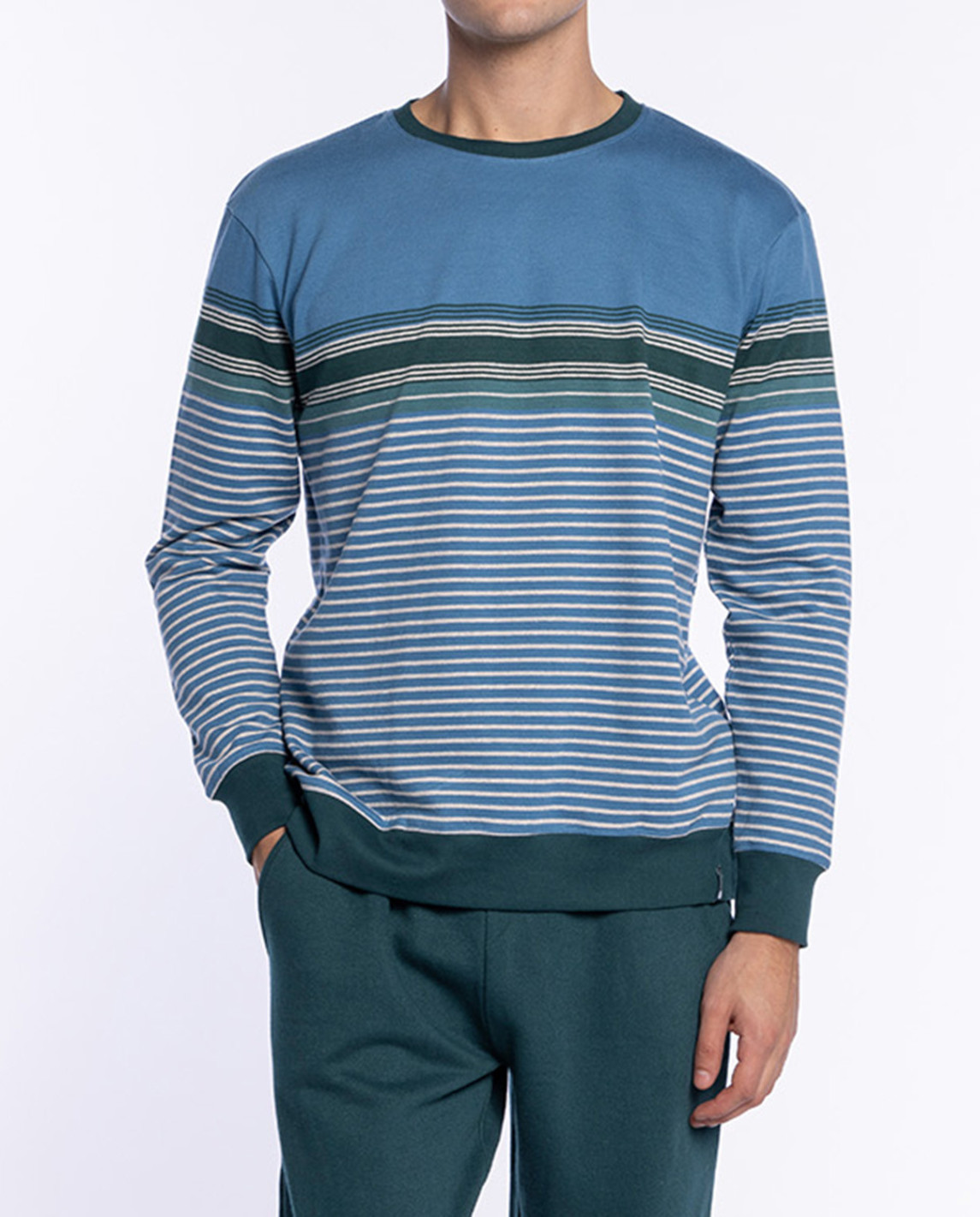 pijama-largo-de-felpa-con-rayas-versatility (5)