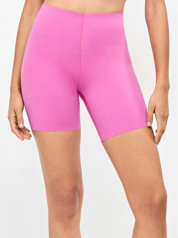 legging-biker-realizado-en-tejido-moldeador-que-define-y-estiliza1765281247981441042_39696d62-97b0-413c-9e7c-6d783fc0b6fa