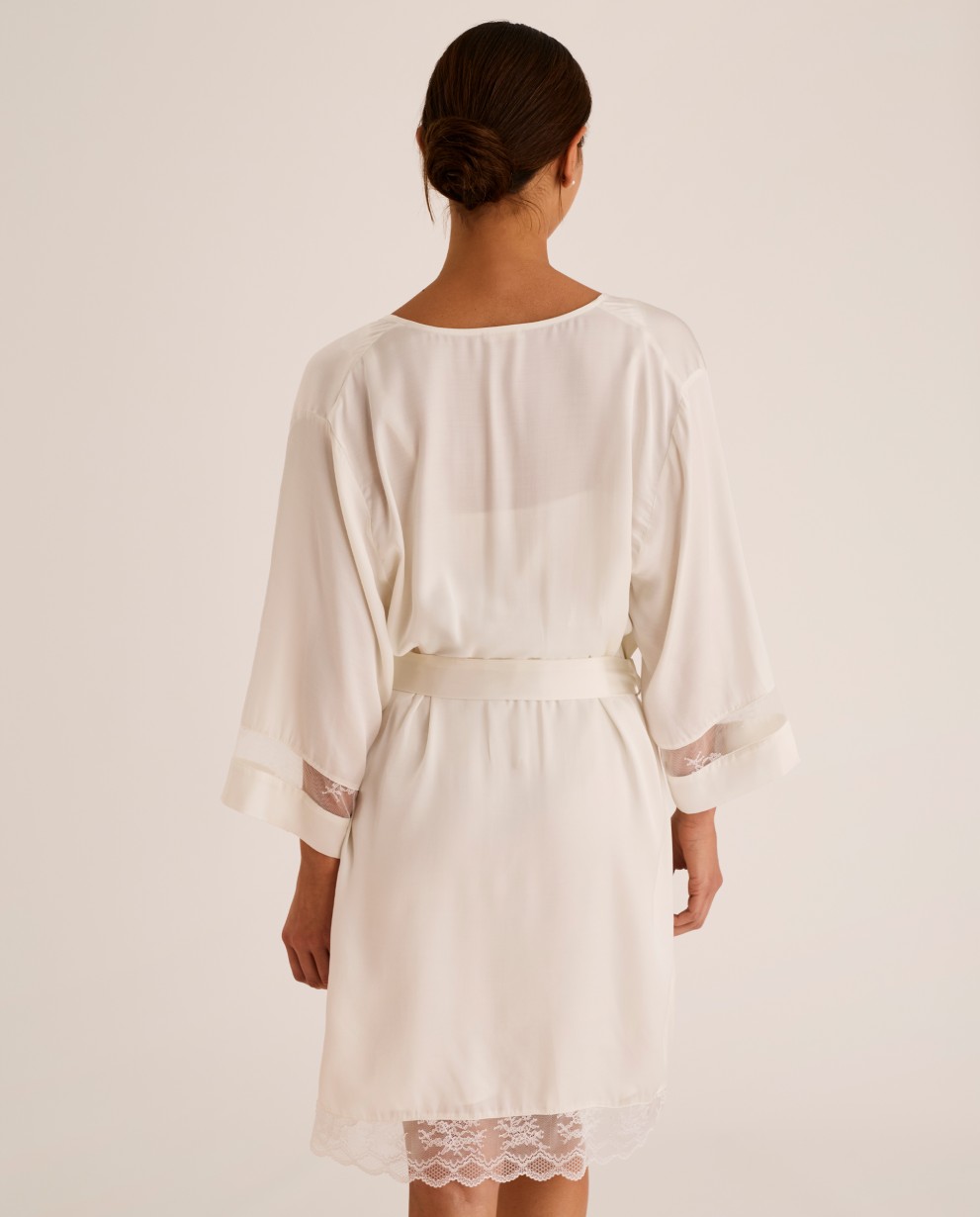 bata-lencera-corta-31371-010-marfil (1) Bata lencera Selmark 31371 Manuela corta con manga francesa y detalles de encaje