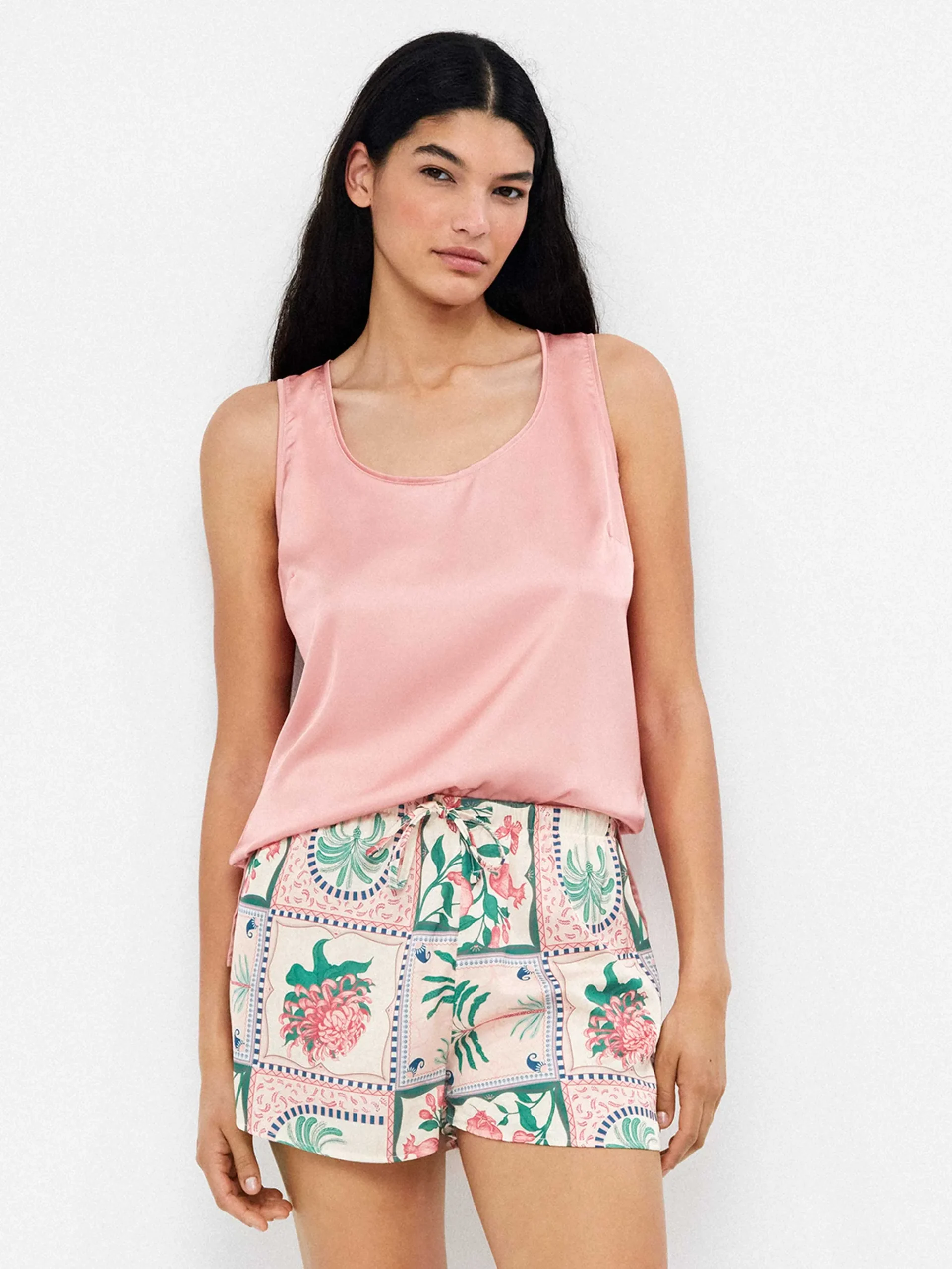 short-saten-estampado-mosaico-floral-tropical1771582314993704899